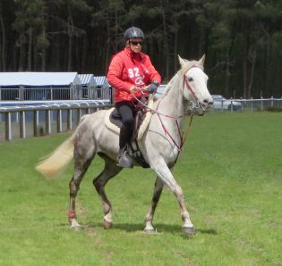 Evelyne Bouyé avec Qualsik Charriere par Fadasir.